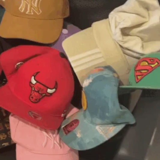 ¿Te Sientes Abrumado por el Desorden? ¡Organiza tu colección de gorras como nunca antes!